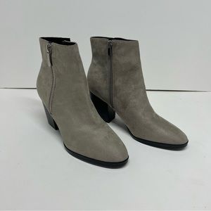 9.5 grey Women’s shoe booties Nine West Suede